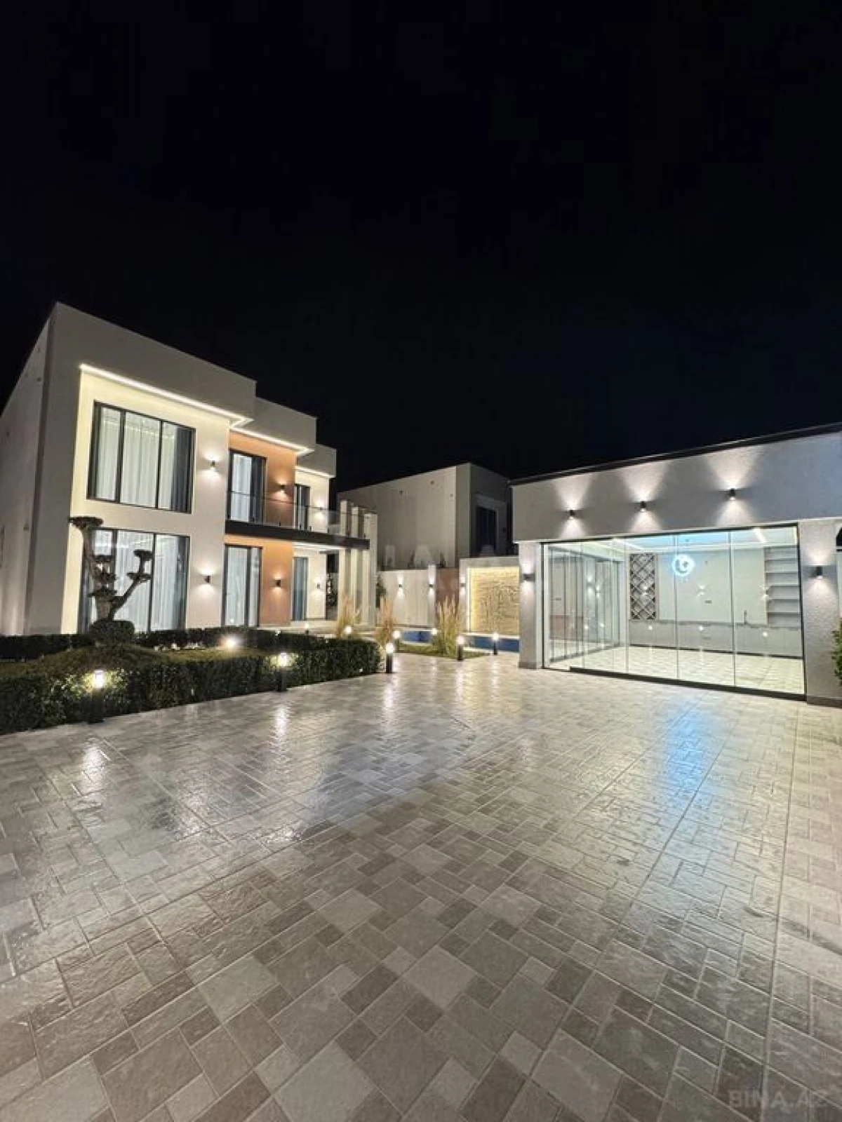 Satılır 5 otaqlı həyət evi 400 m²