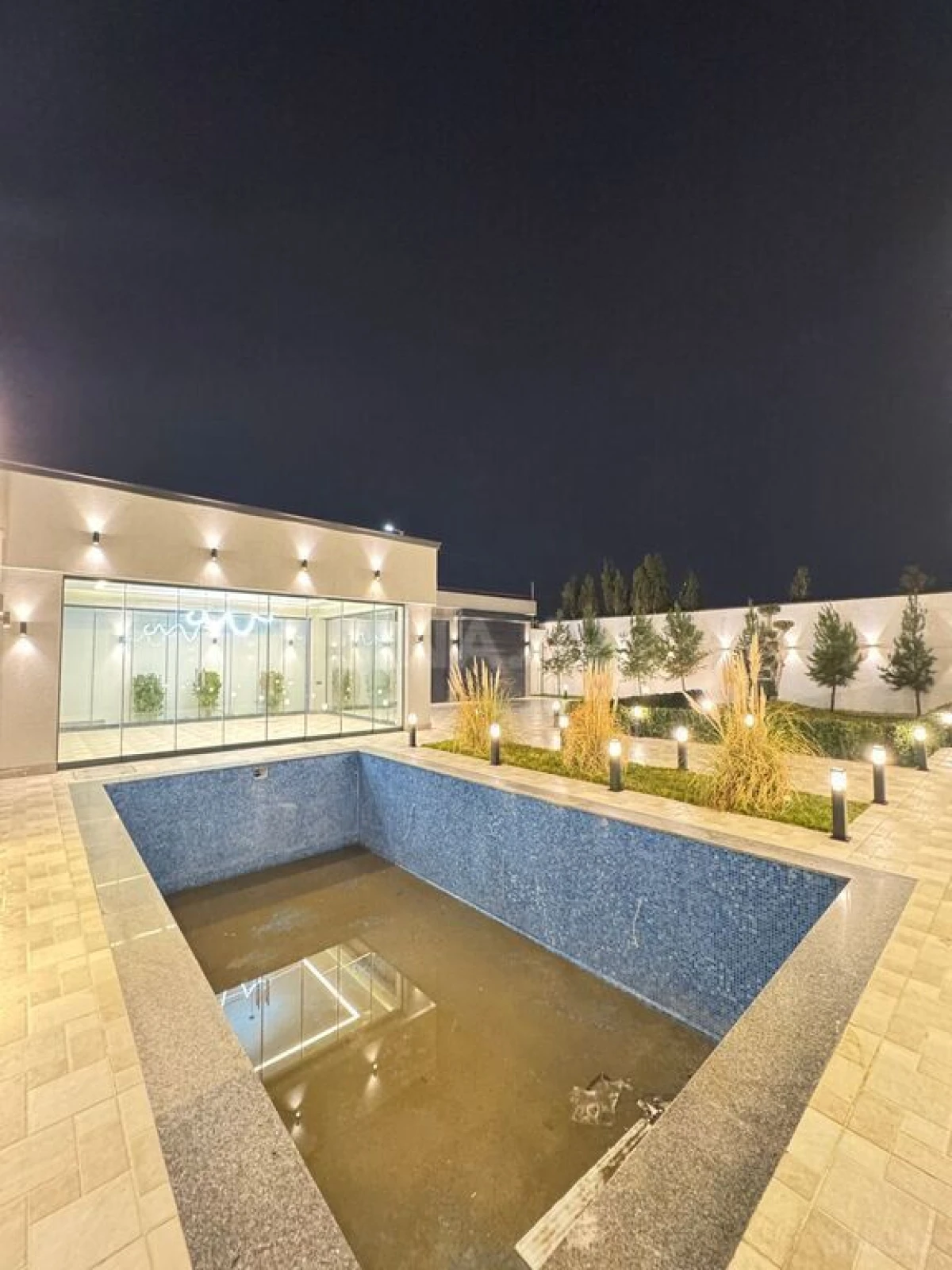 Satılır 5 otaqlı həyət evi 400 m²