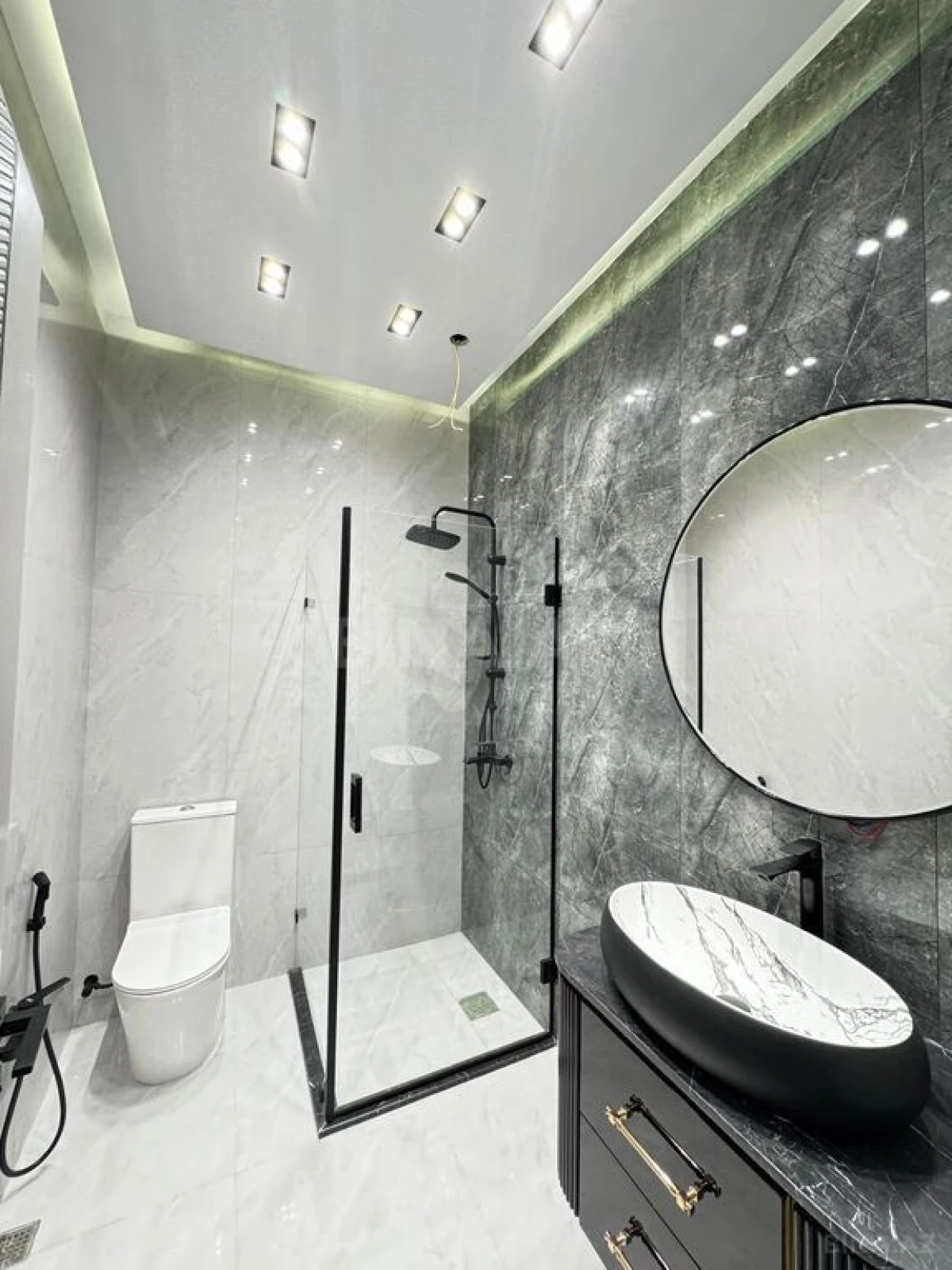 Satılır 5 otaqlı həyət evi 400 m²