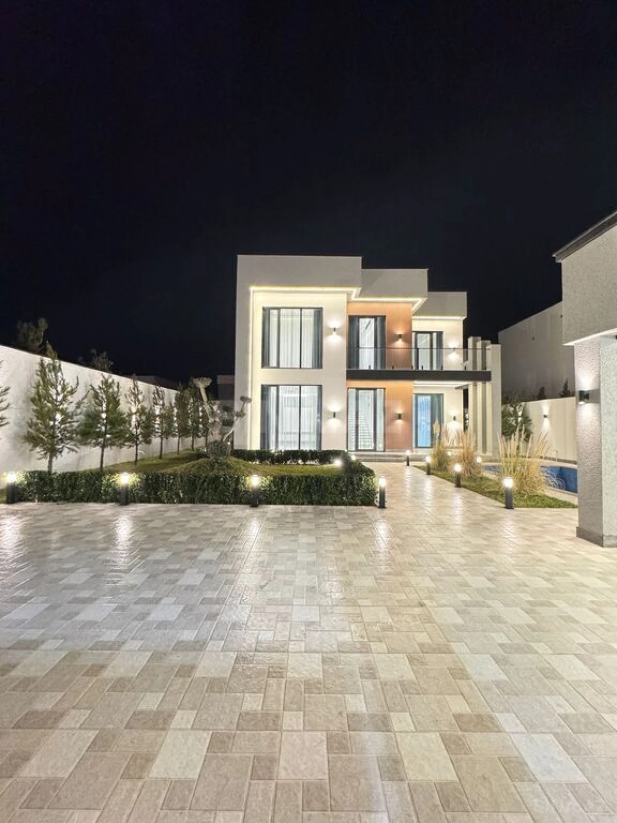 Satılır 5 otaqlı həyət evi 400 m²