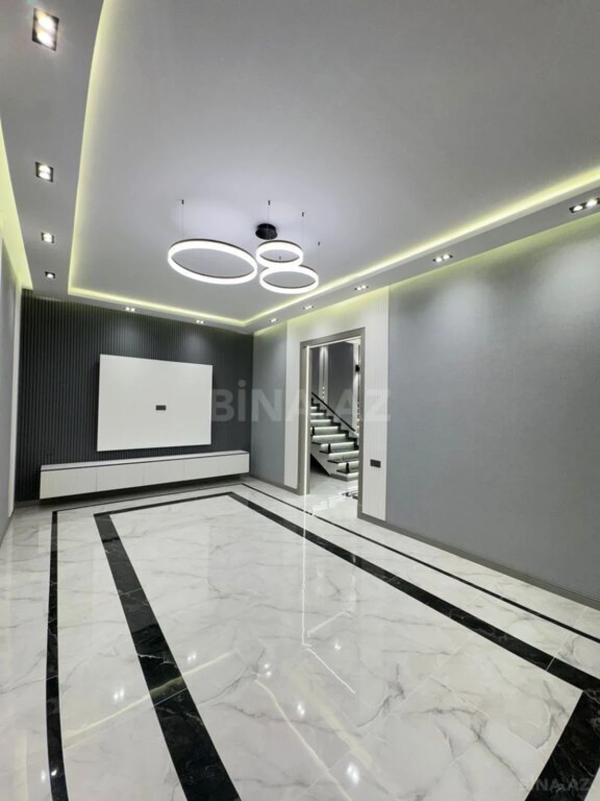 Satılır 5 otaqlı həyət evi 400 m²