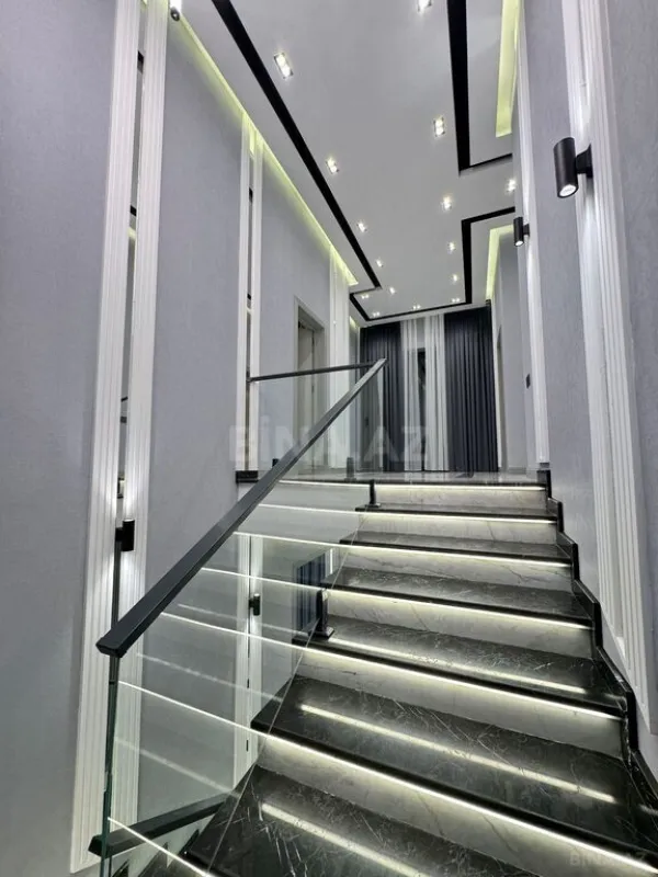 Satılır 5 otaqlı həyət evi 400 m²