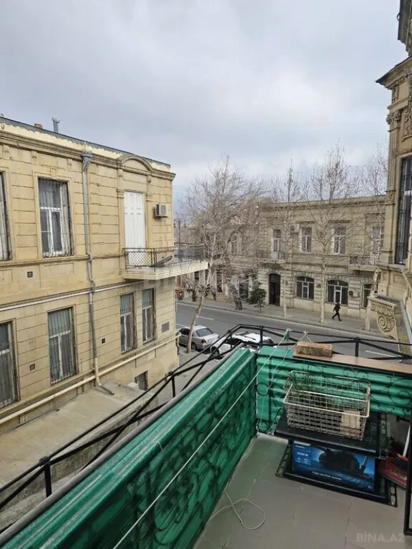 Satılır 4 otaqlı mənzil 130 m²
