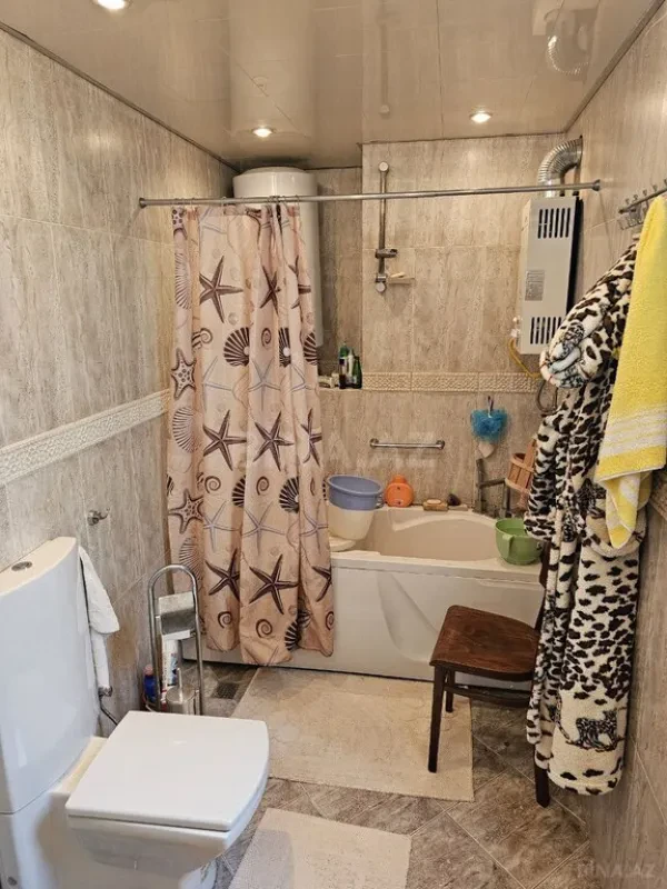 Satılır 4 otaqlı mənzil 130 m²