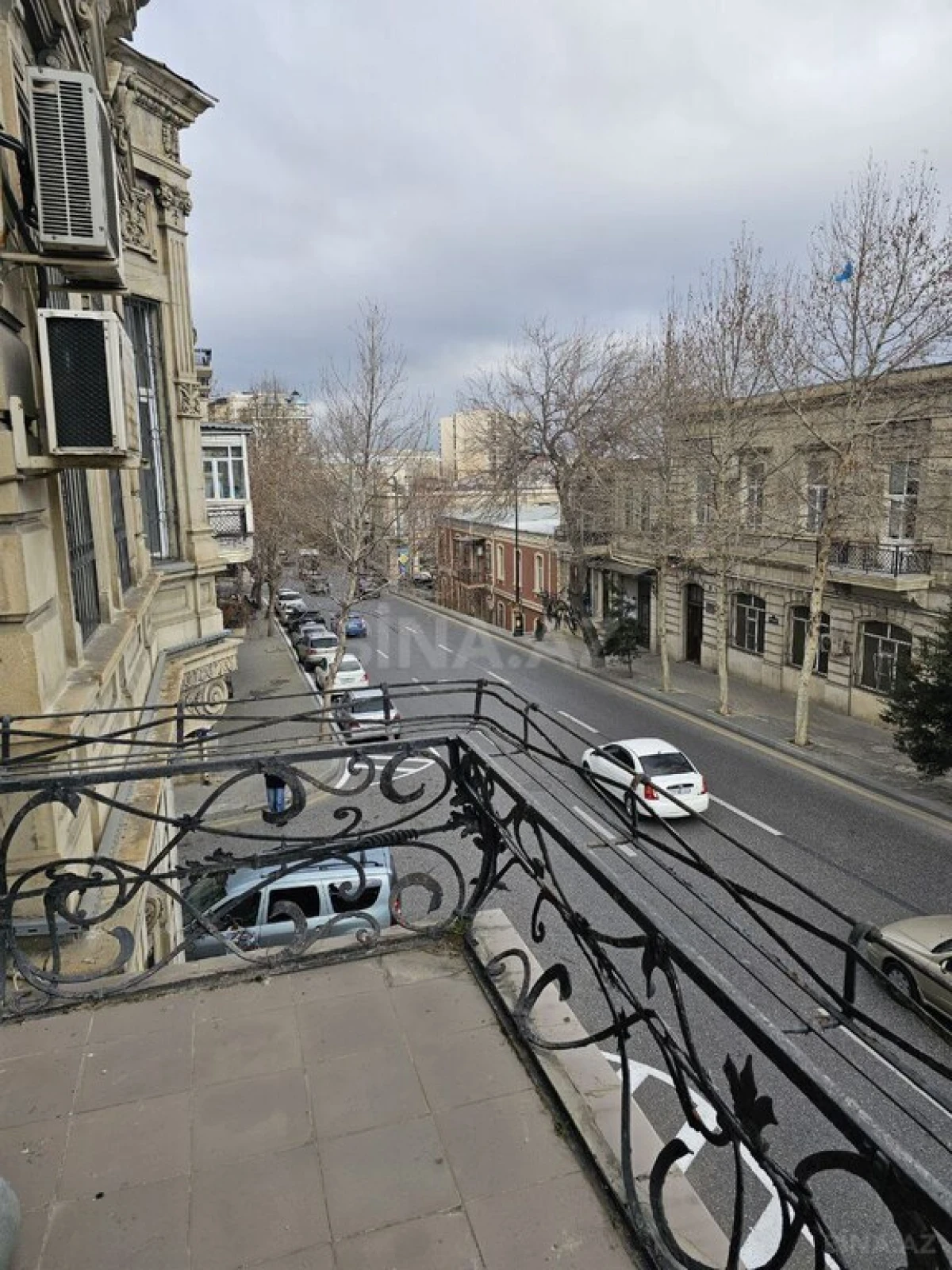 Satılır 4 otaqlı mənzil 130 m²