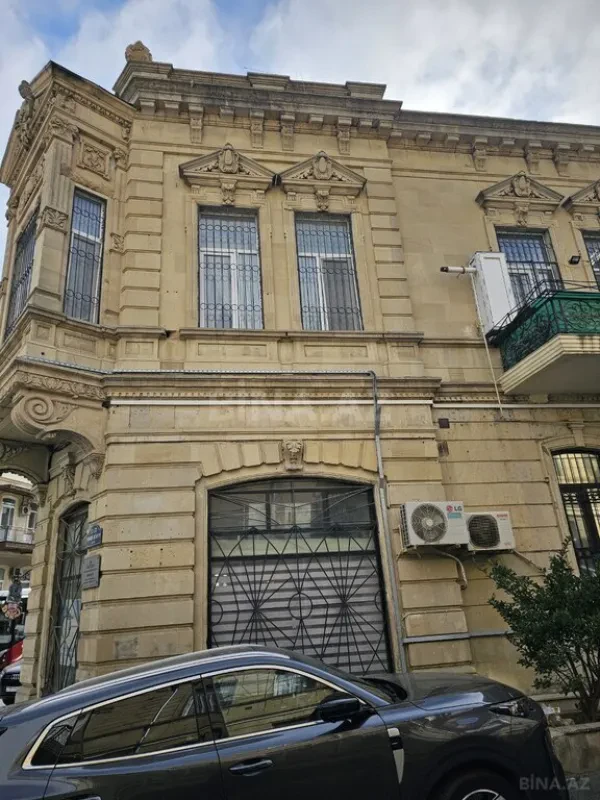 Satılır 4 otaqlı mənzil 130 m²