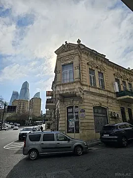 Satılır 4 otaqlı mənzil 130 m² — Bakı 4 otaq 130.00 m²