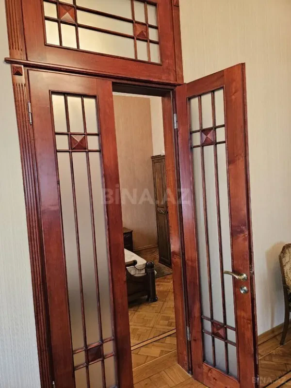 Satılır 4 otaqlı mənzil 130 m²