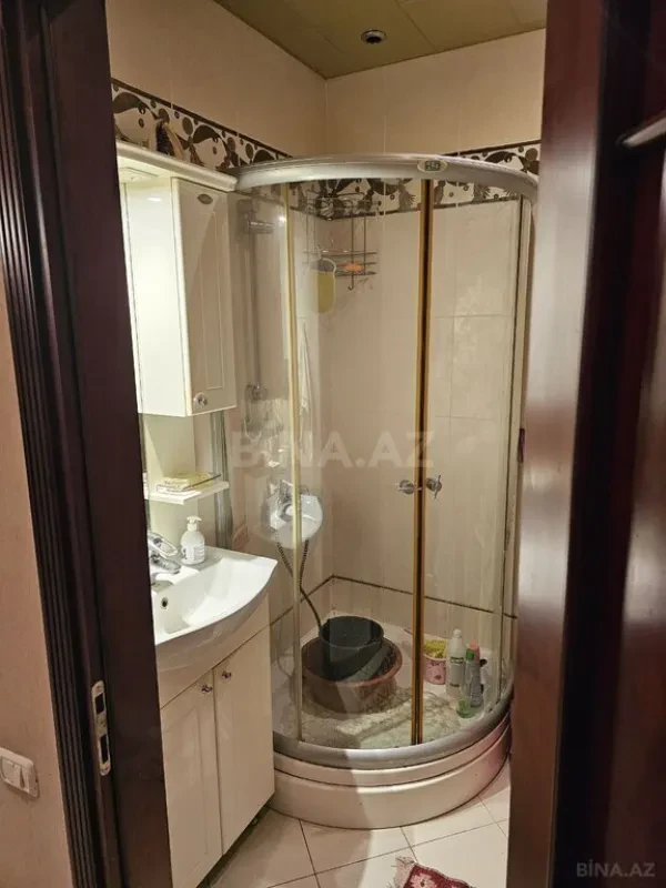Satılır 4 otaqlı mənzil 130 m²