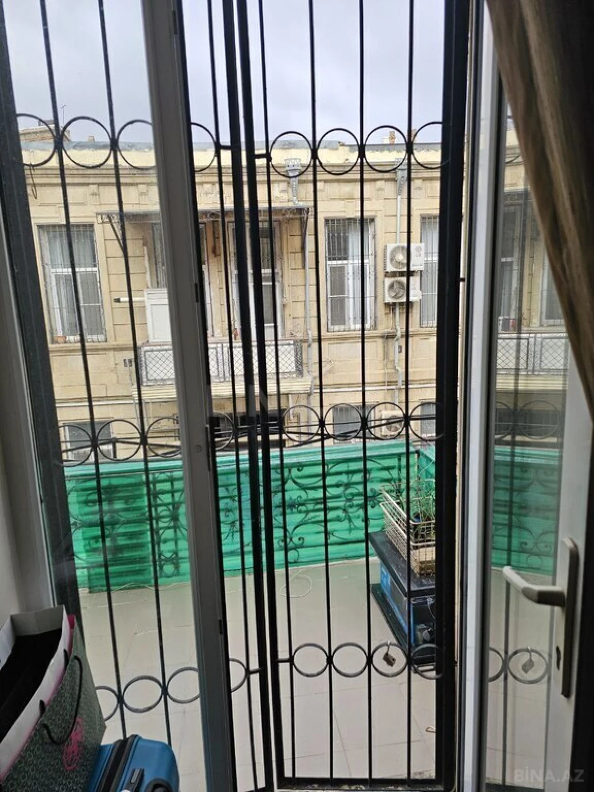 Satılır 4 otaqlı mənzil 130 m²