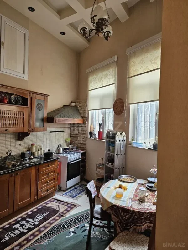 Satılır 4 otaqlı mənzil 130 m²