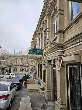 Satılır 4 otaqlı mənzil 130 m²