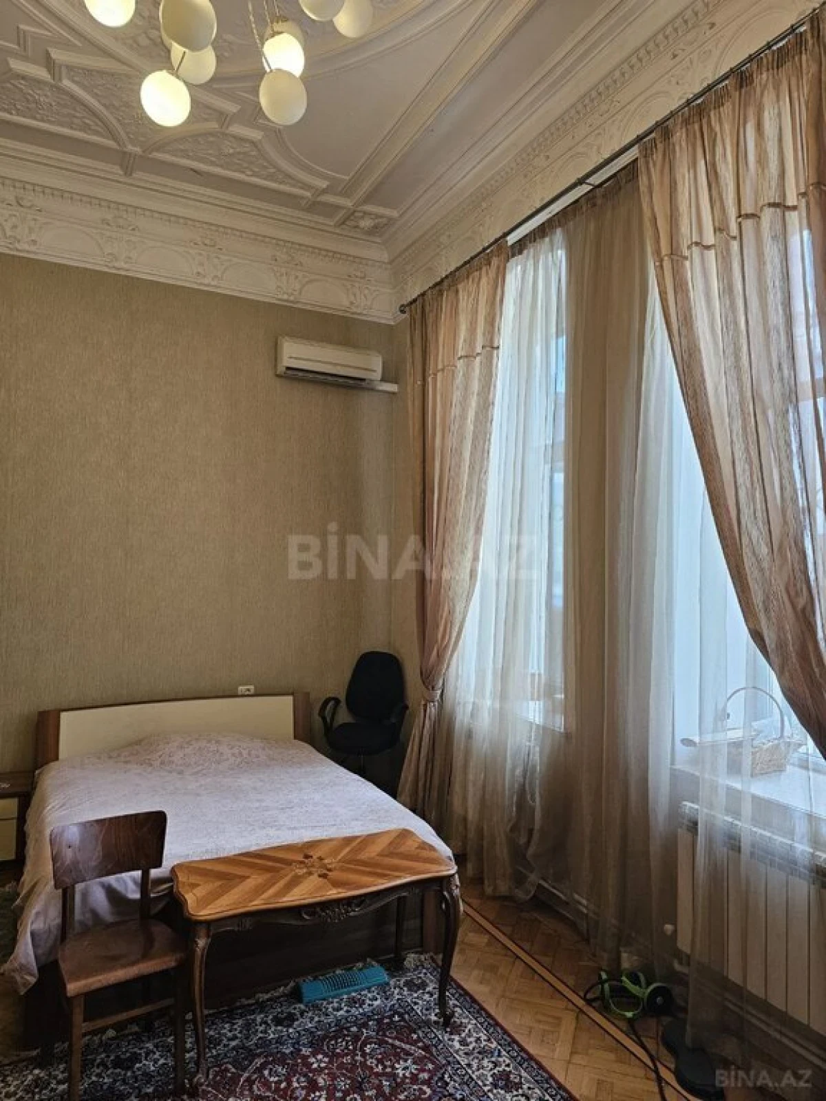Satılır 4 otaqlı mənzil 130 m²