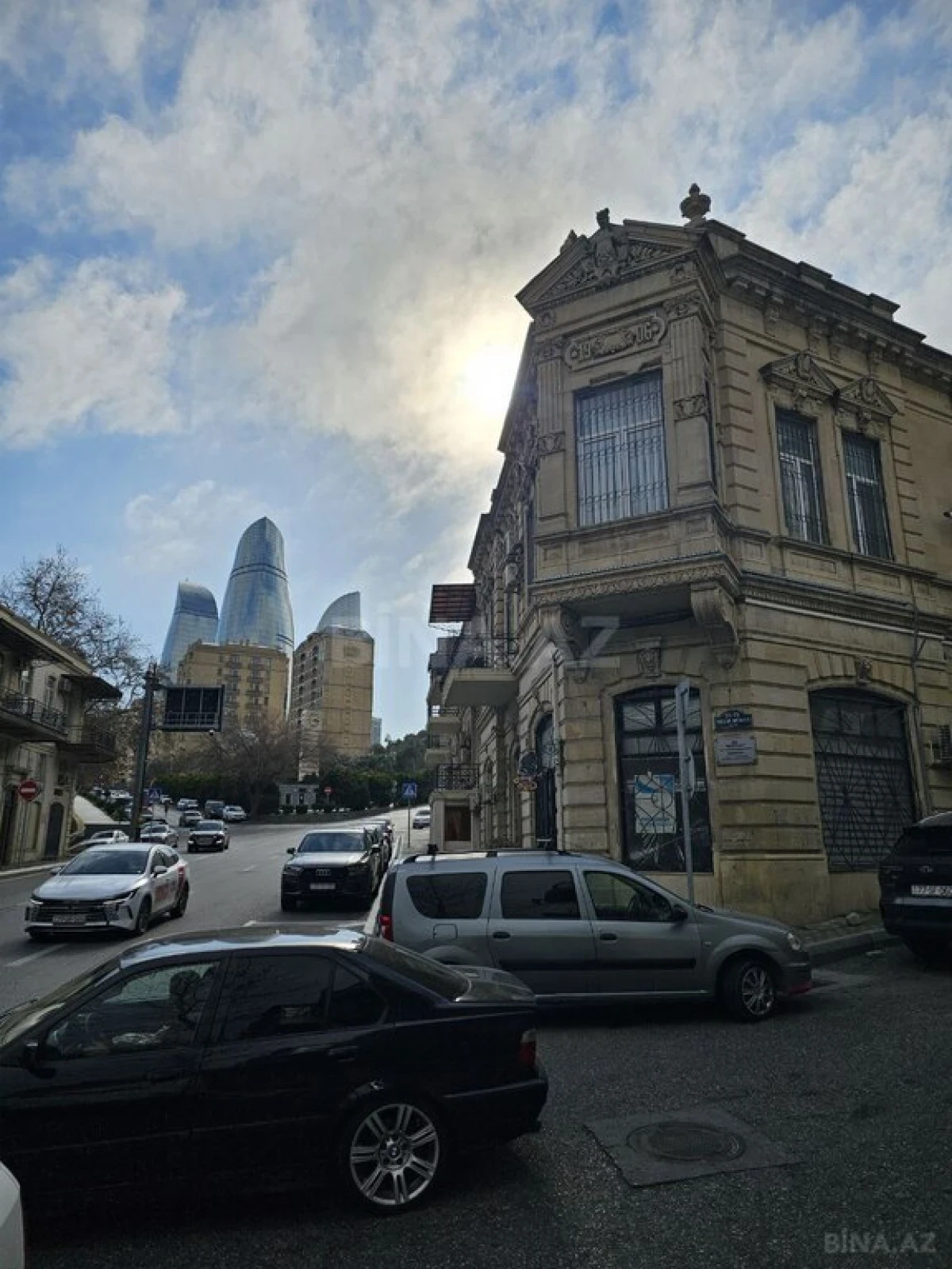 Satılır 4 otaqlı mənzil 130 m²
