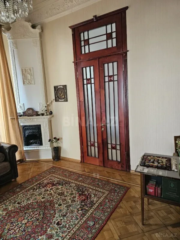 Satılır 4 otaqlı mənzil 130 m²