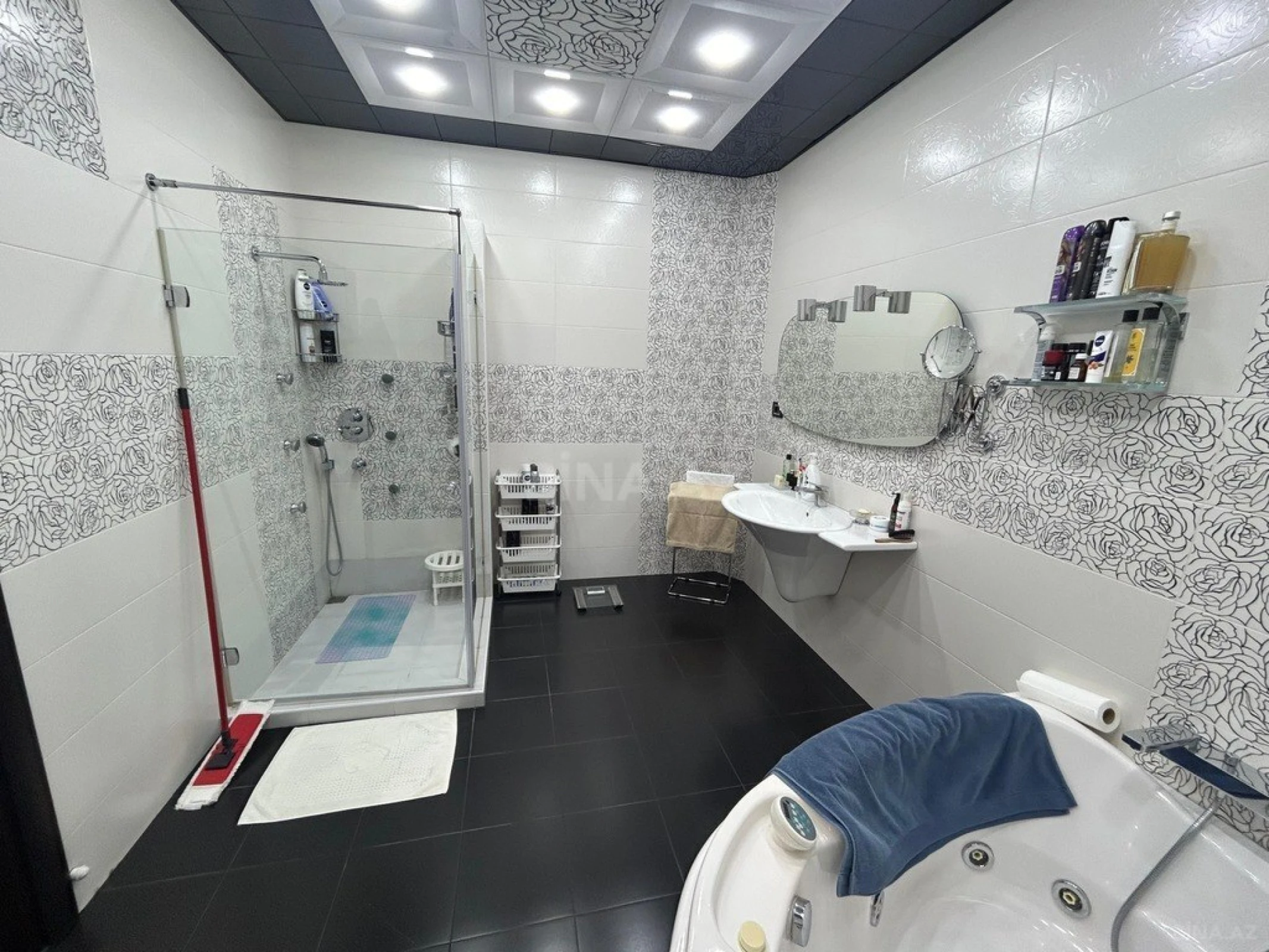 Satılır 6 otaqlı mənzil 400.5 m²