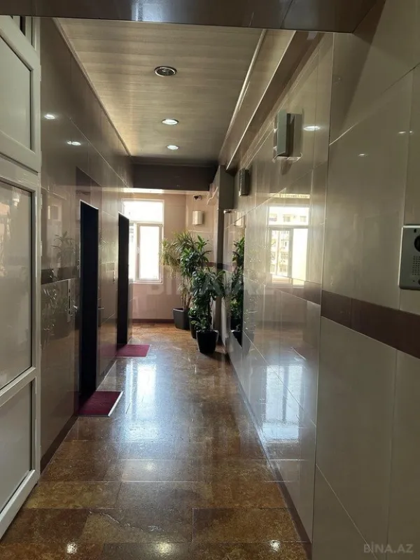 Satılır 6 otaqlı mənzil 400.5 m²