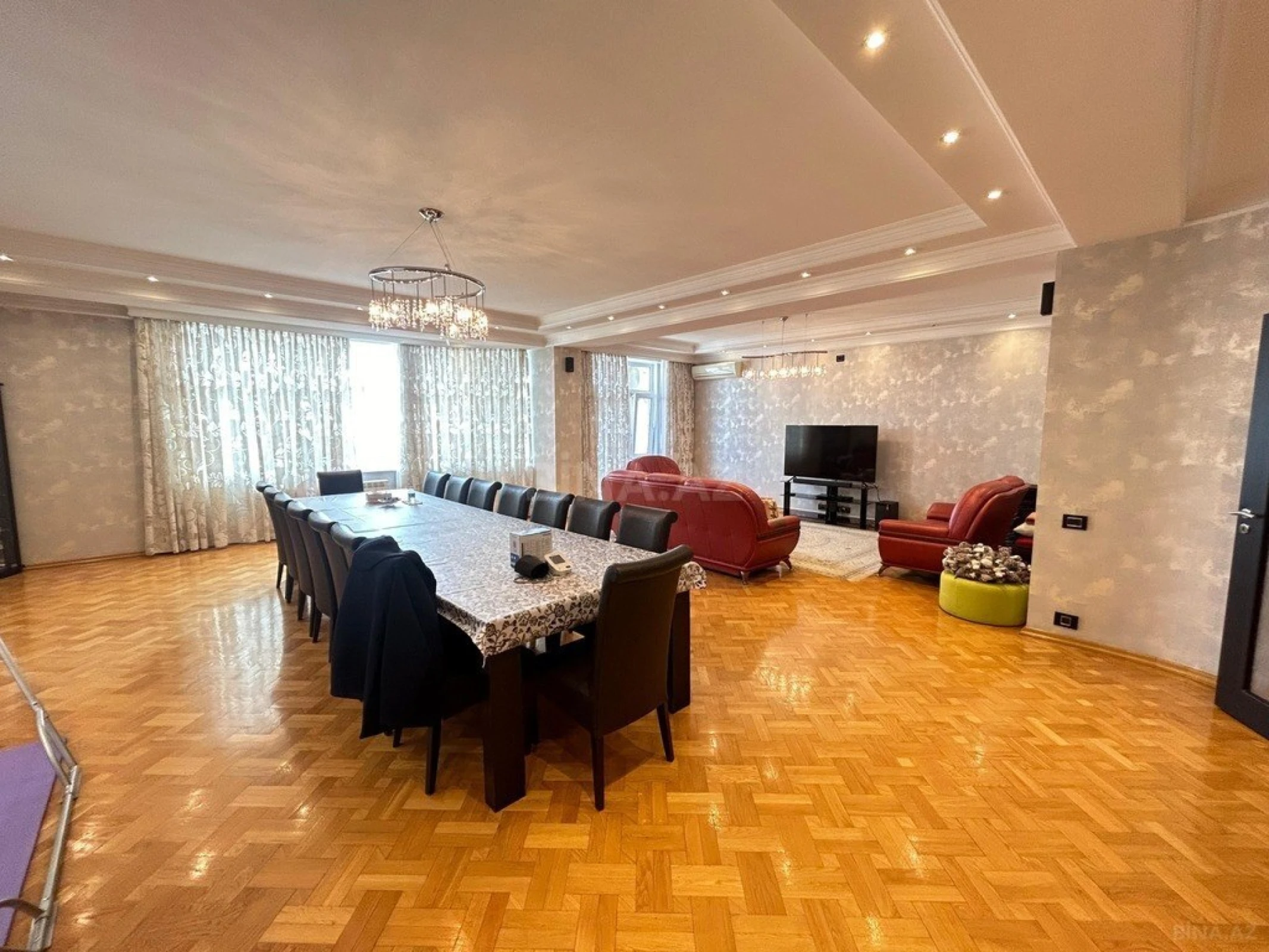 Satılır 6 otaqlı mənzil 400.5 m²