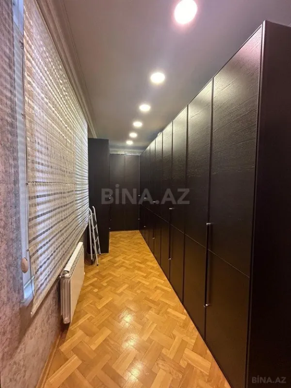 Satılır 6 otaqlı mənzil 400.5 m²