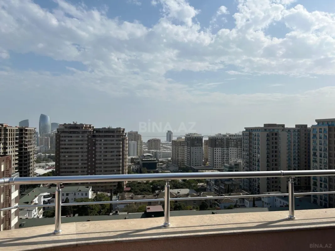 Satılır 6 otaqlı mənzil 400.5 m²