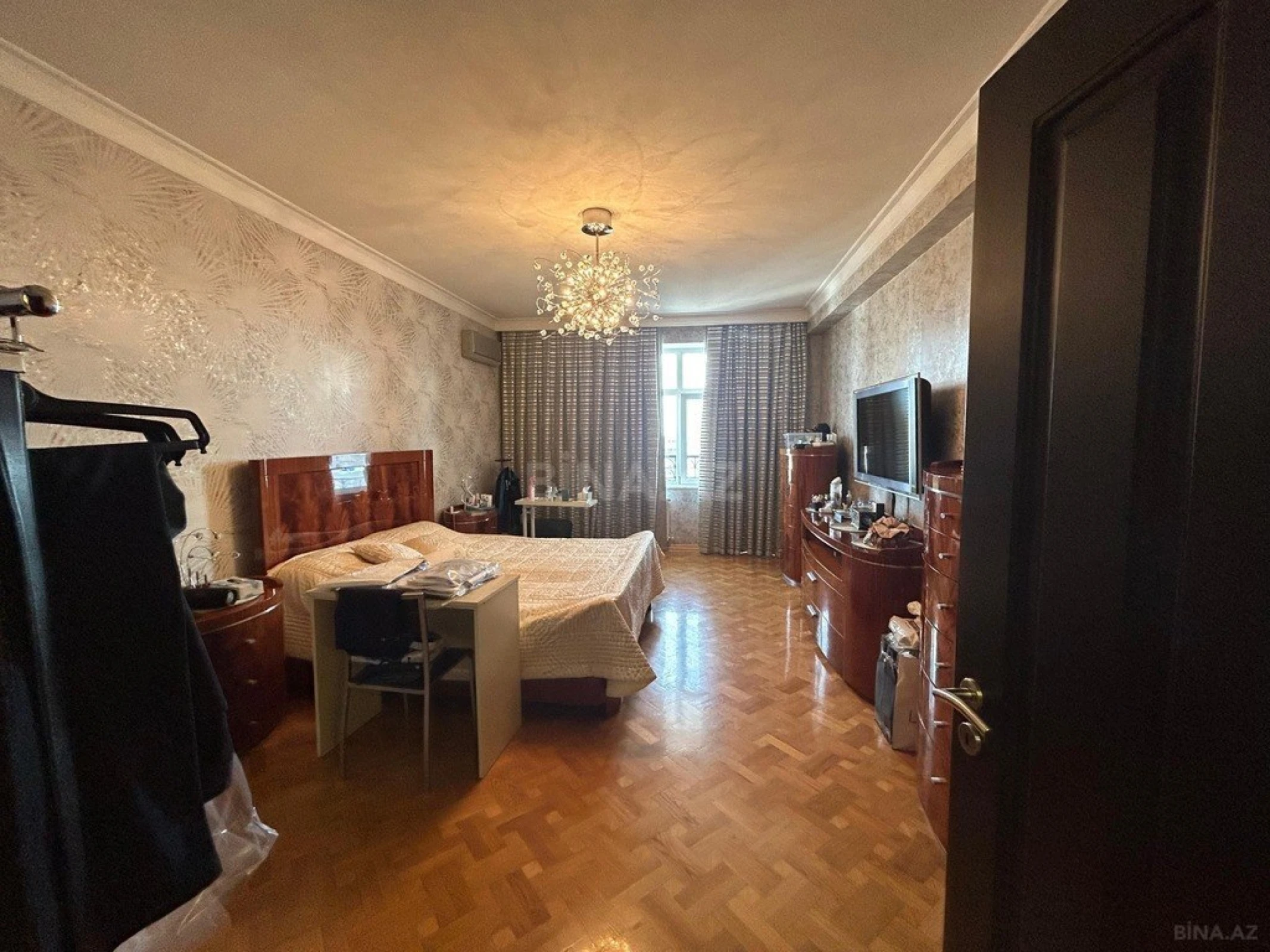 Satılır 6 otaqlı mənzil 400.5 m²