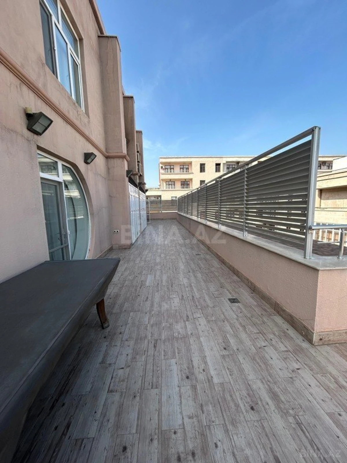 Satılır 6 otaqlı mənzil 400.5 m²