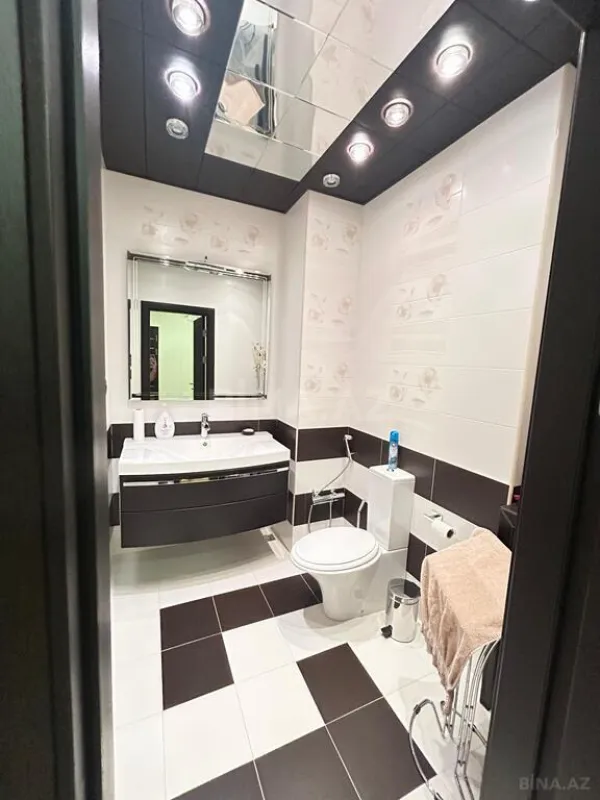 Satılır 6 otaqlı mənzil 400.5 m²