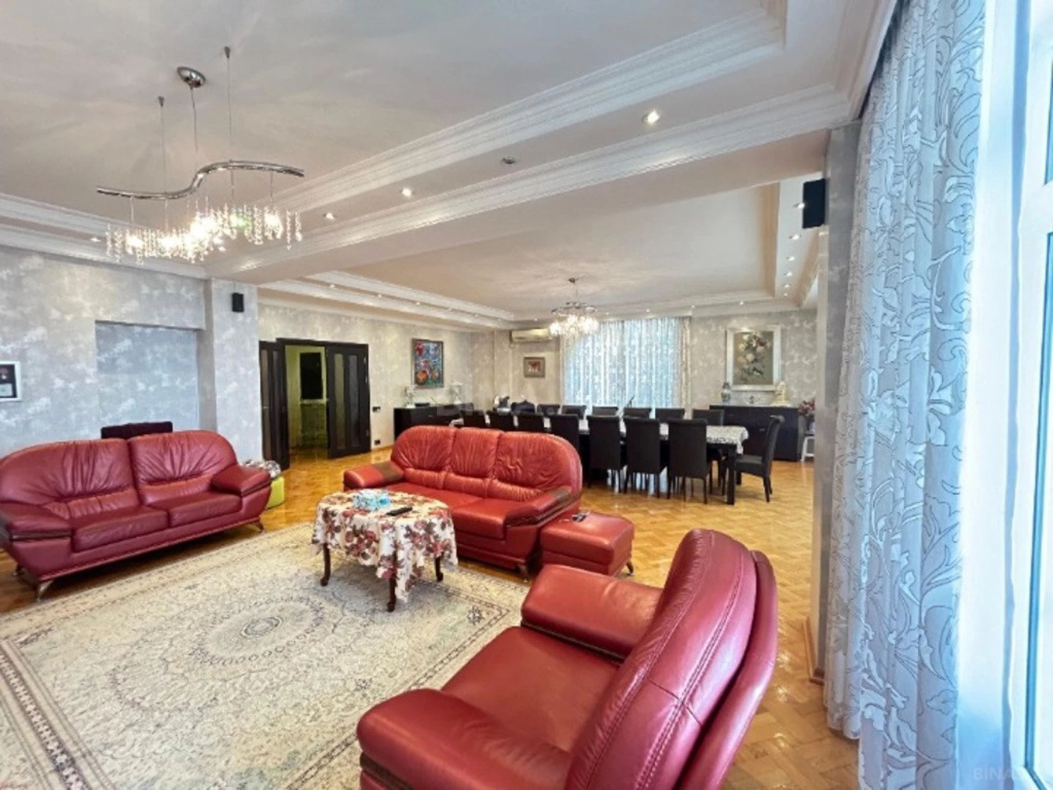 Satılır 6 otaqlı mənzil 400.5 m²