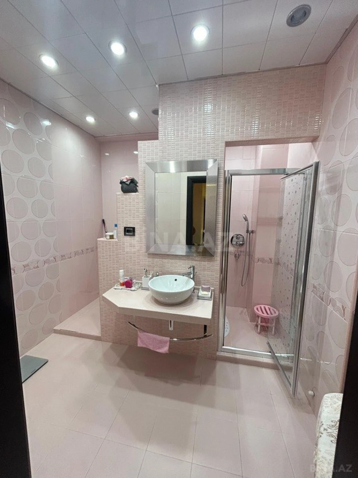 Satılır 6 otaqlı mənzil 400.5 m²