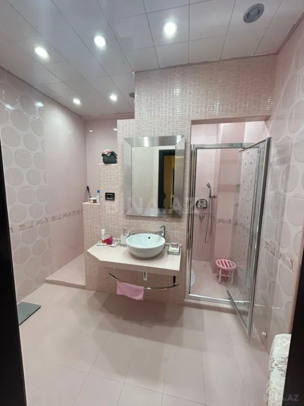 Satılır 6 otaqlı mənzil 400.5 m²