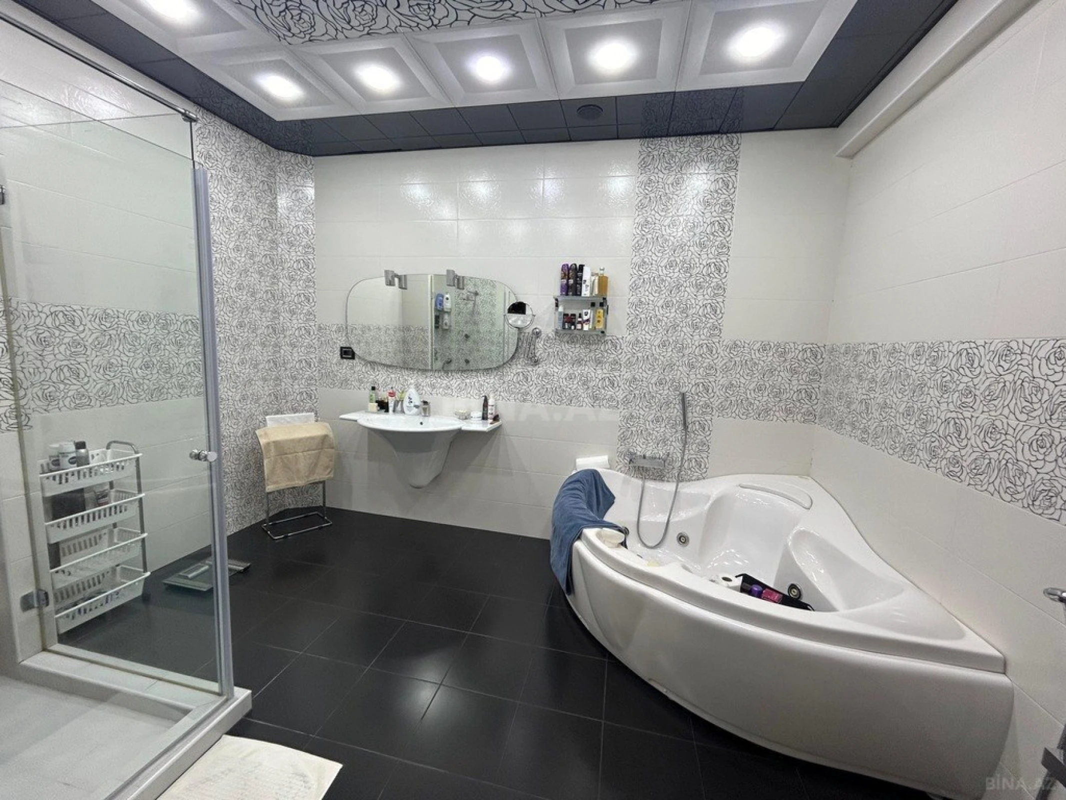 Satılır 6 otaqlı mənzil 400.5 m²