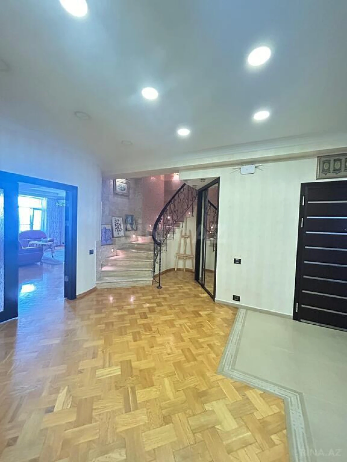Satılır 6 otaqlı mənzil 400.5 m²