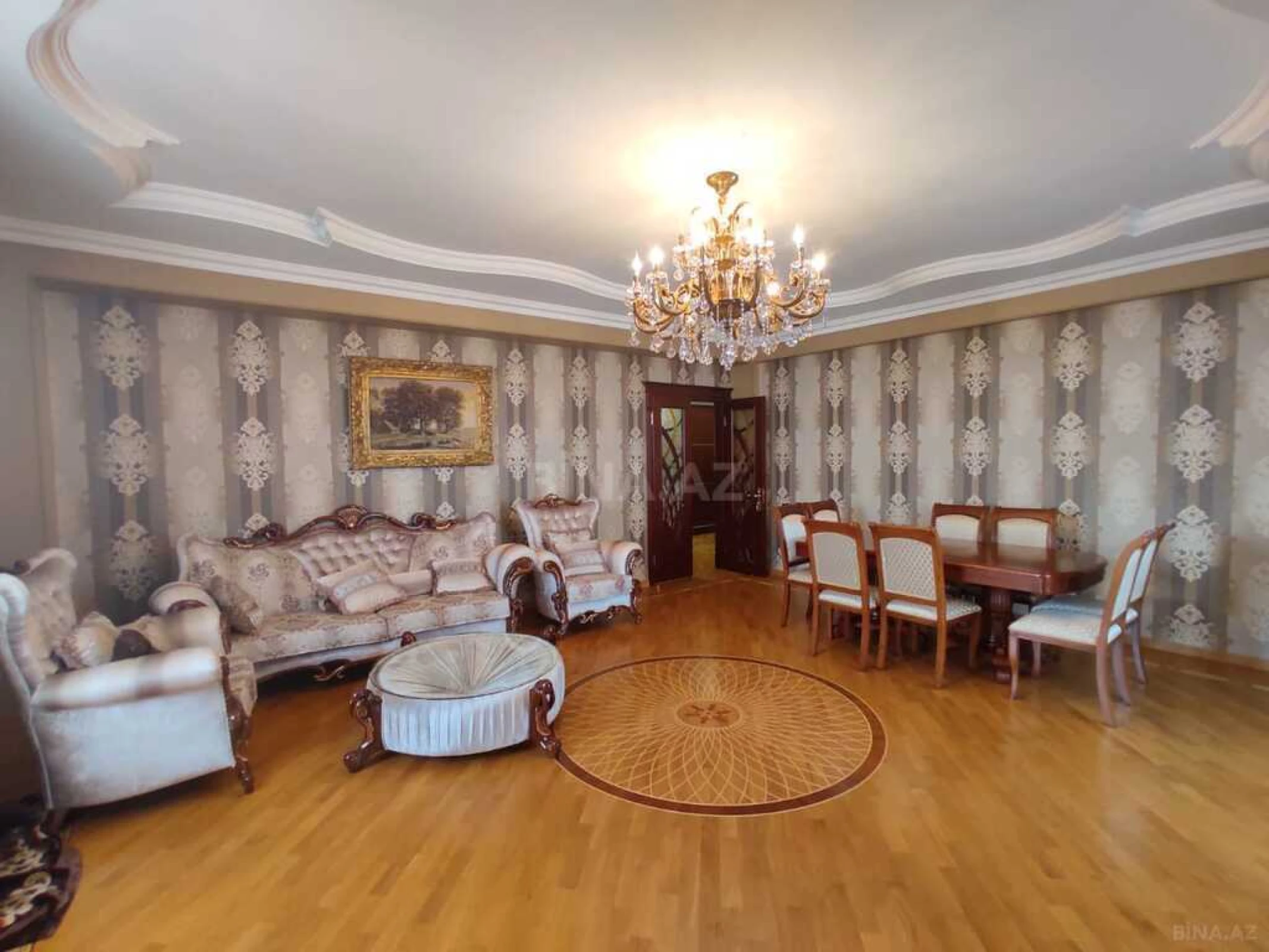 Satılır 5 otaqlı mənzil 380 m²