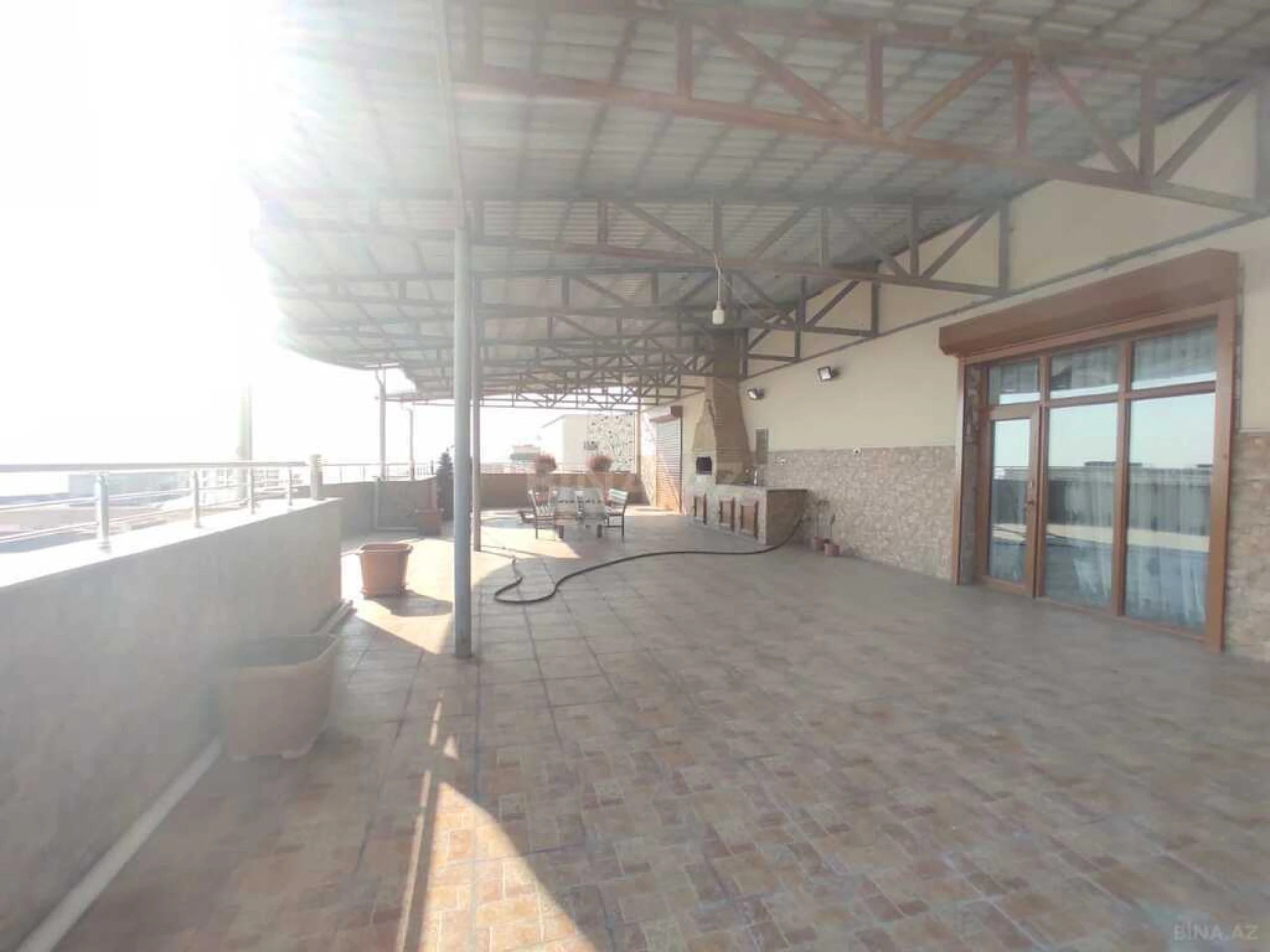 Satılır 5 otaqlı mənzil 380 m²