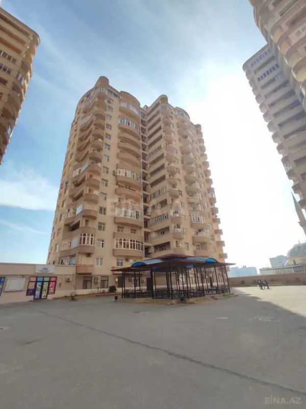 Satılır 5 otaqlı mənzil 380 m²