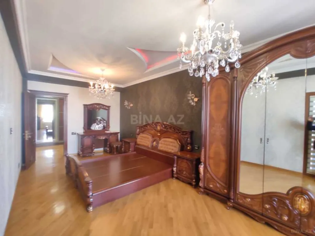 Satılır 5 otaqlı mənzil 380 m²