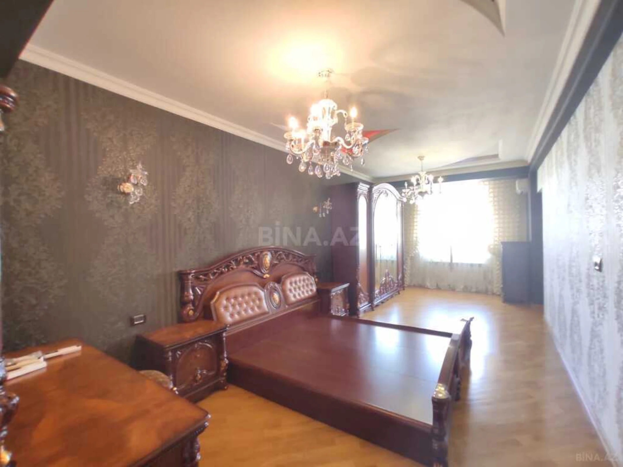 Satılır 5 otaqlı mənzil 380 m²