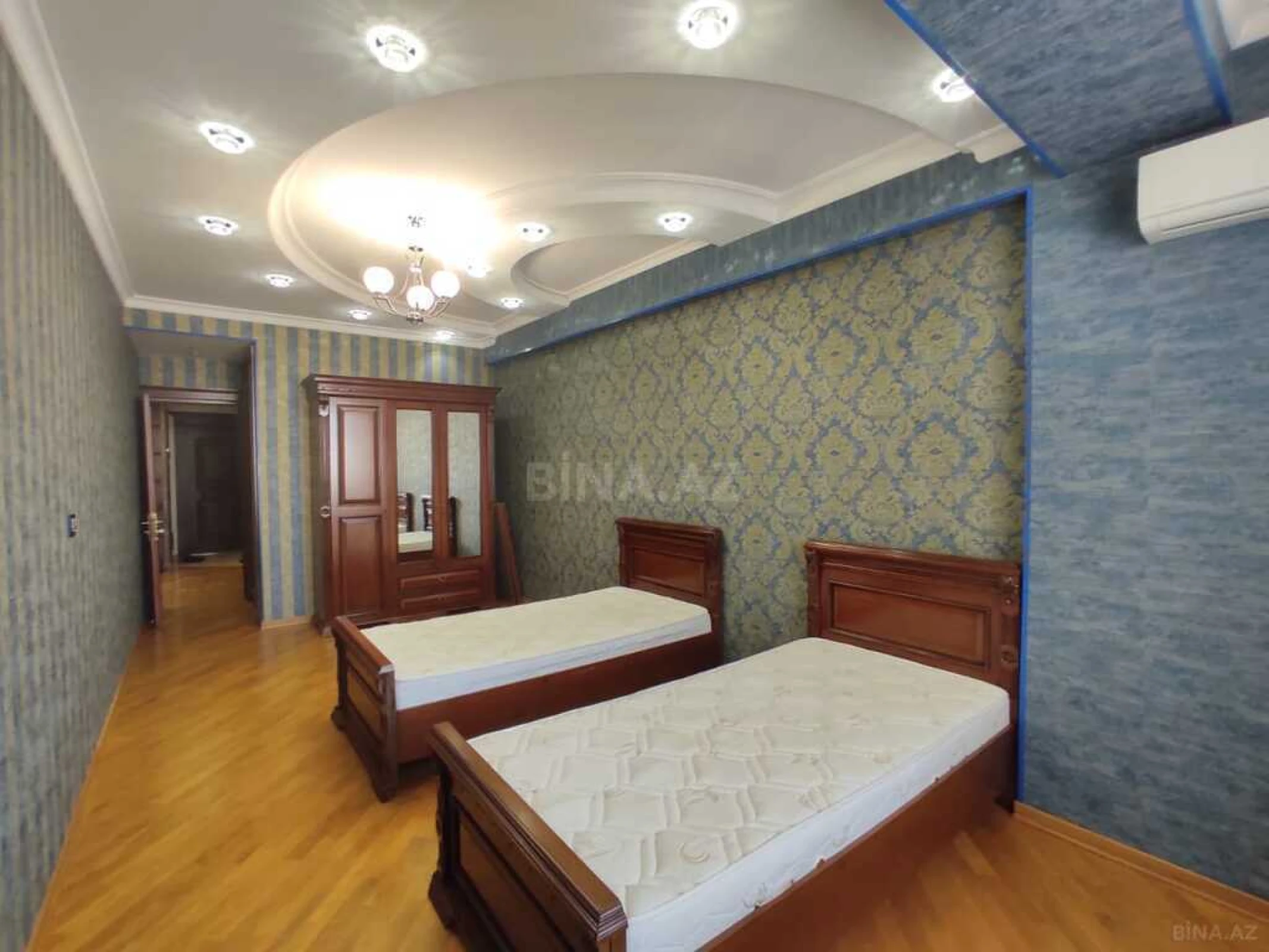 Satılır 5 otaqlı mənzil 380 m²