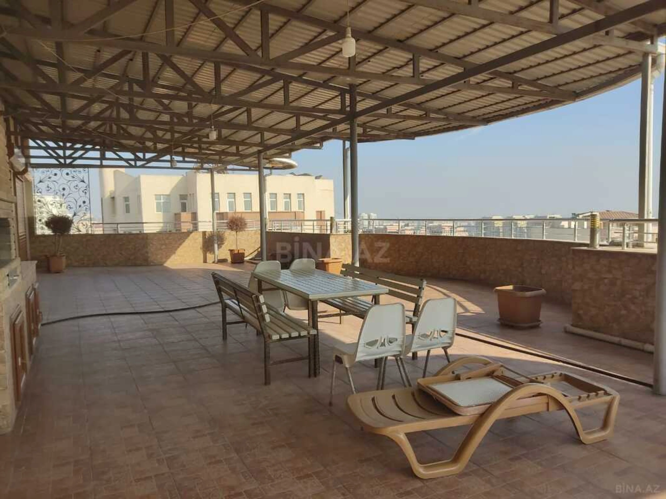 Satılır 5 otaqlı mənzil 380 m²