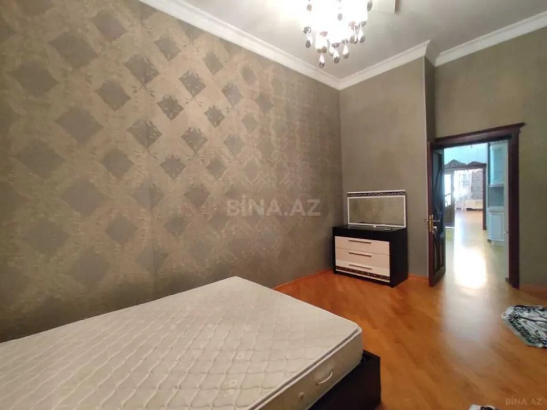 Satılır 5 otaqlı mənzil 380 m²