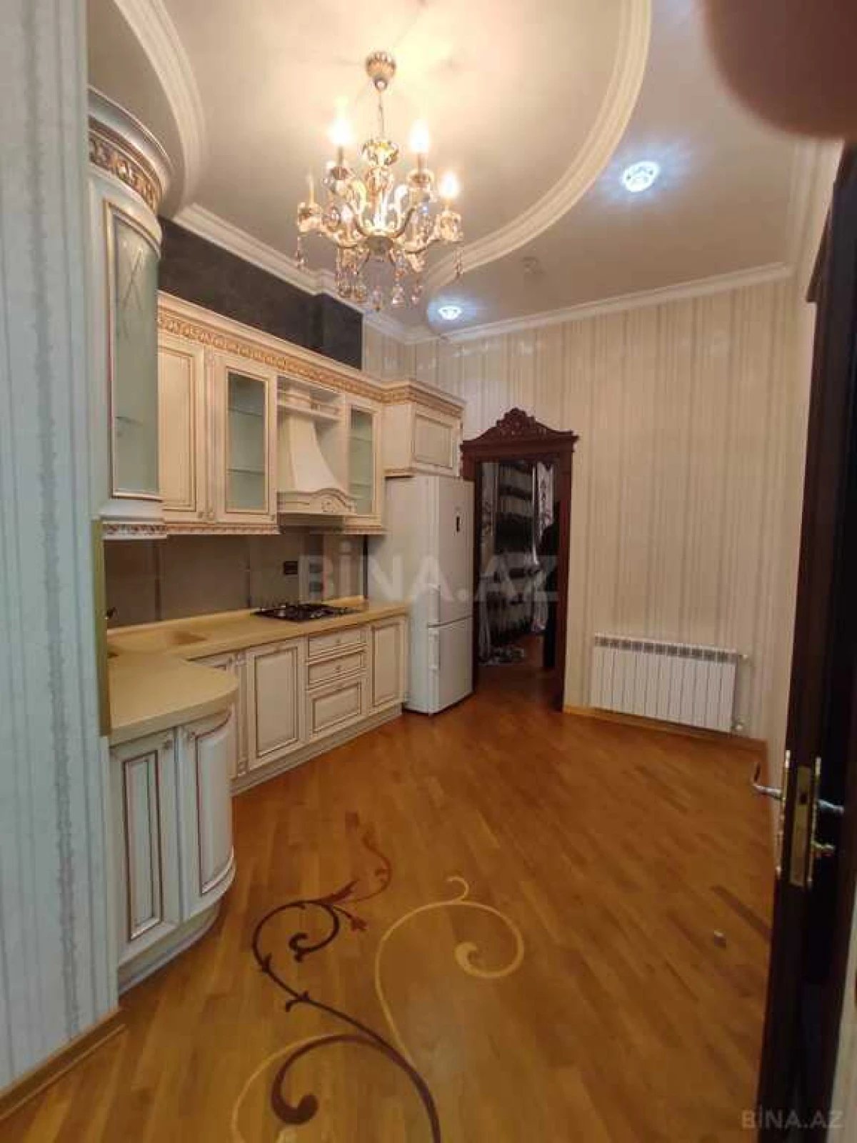 Satılır 5 otaqlı mənzil 380 m²