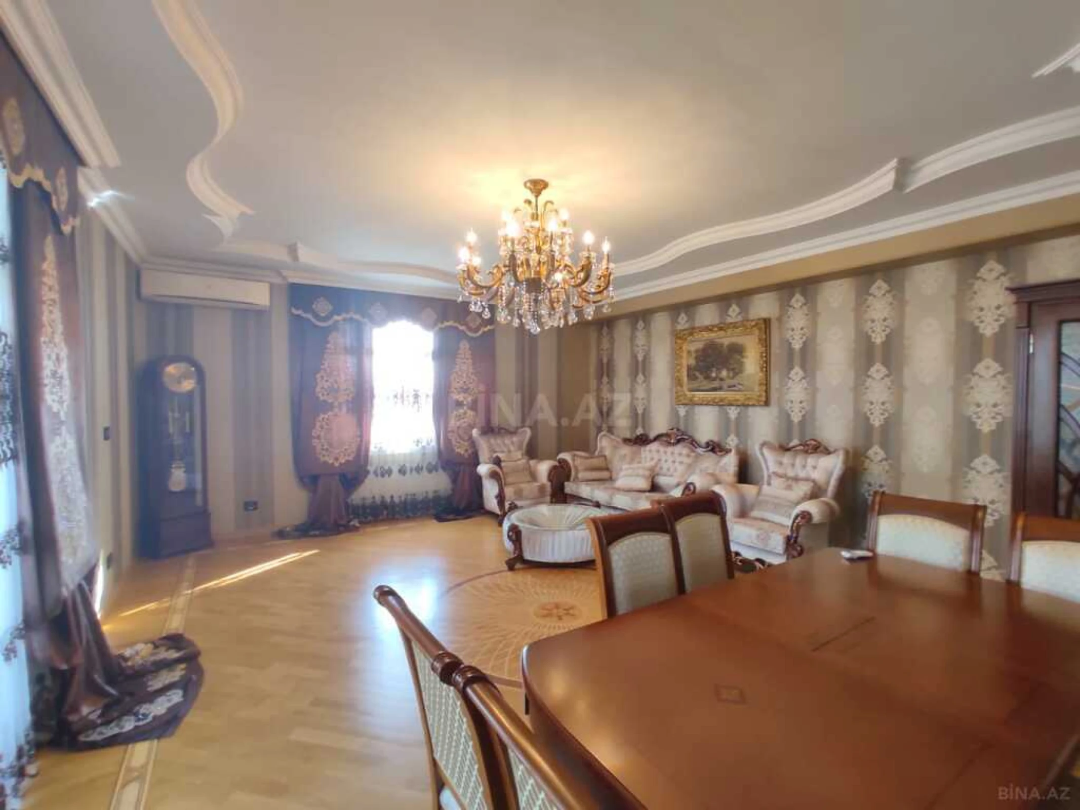 Satılır 5 otaqlı mənzil 380 m²