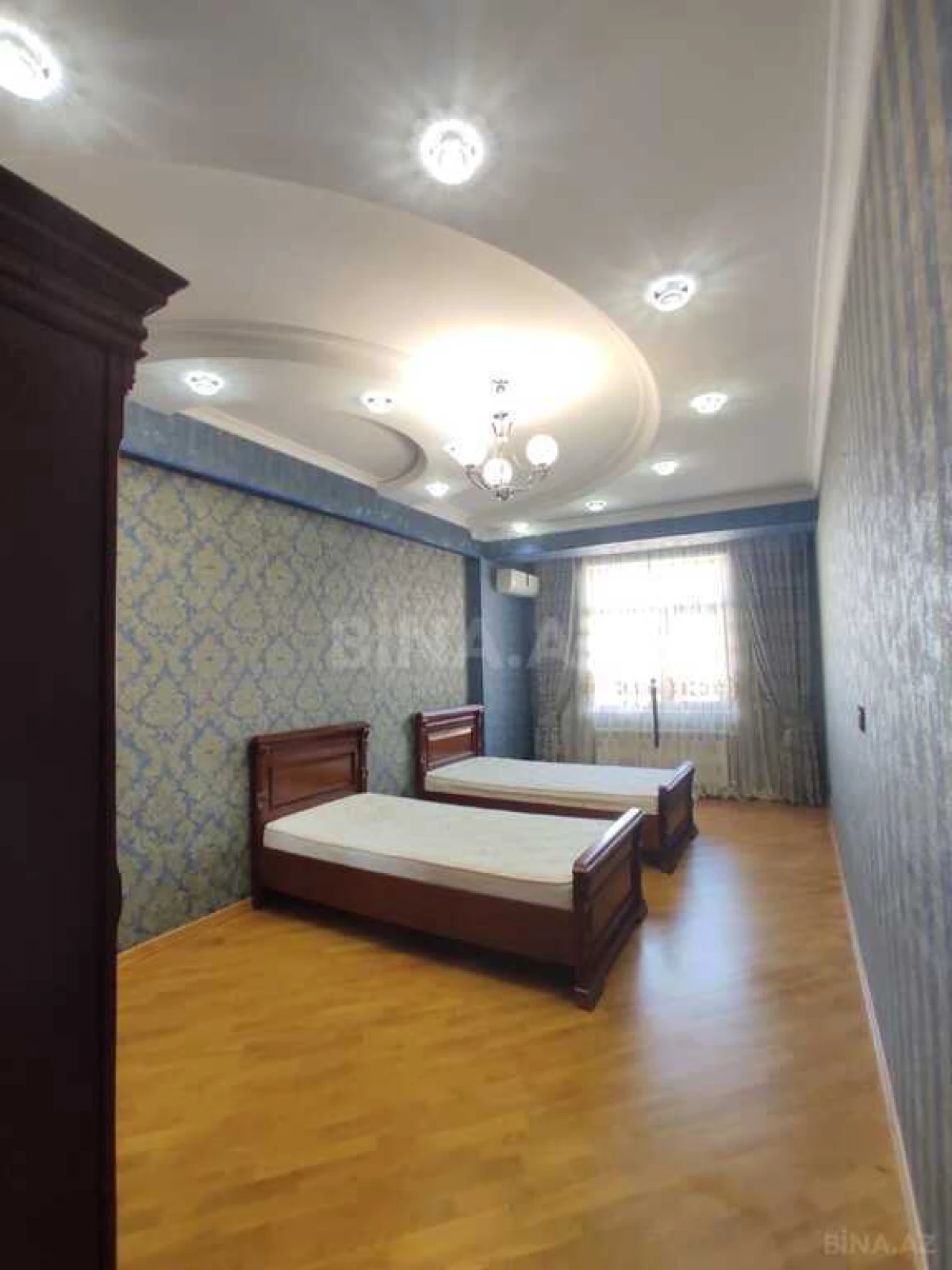 Satılır 5 otaqlı mənzil 380 m²