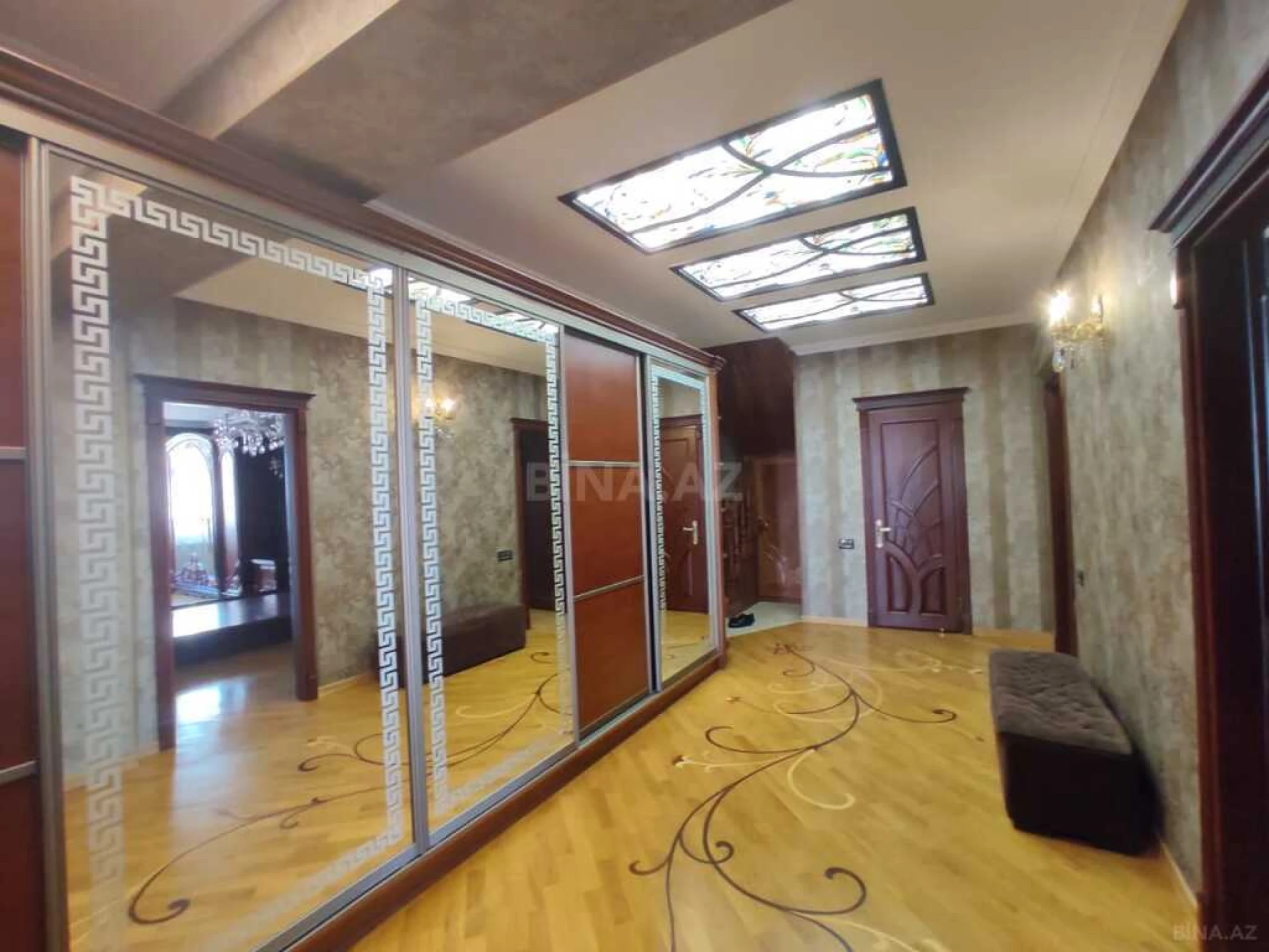 Satılır 5 otaqlı mənzil 380 m²