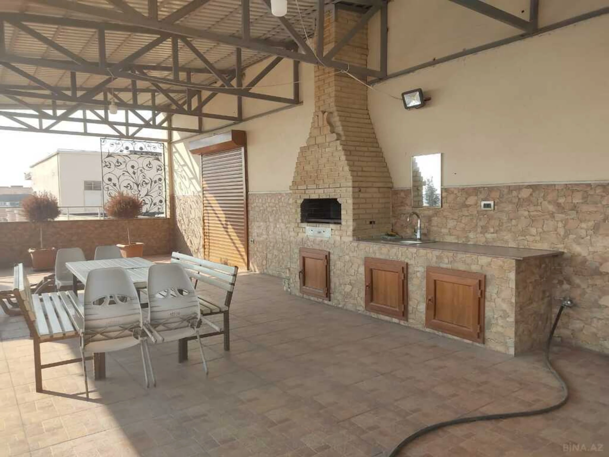 Satılır 5 otaqlı mənzil 380 m²