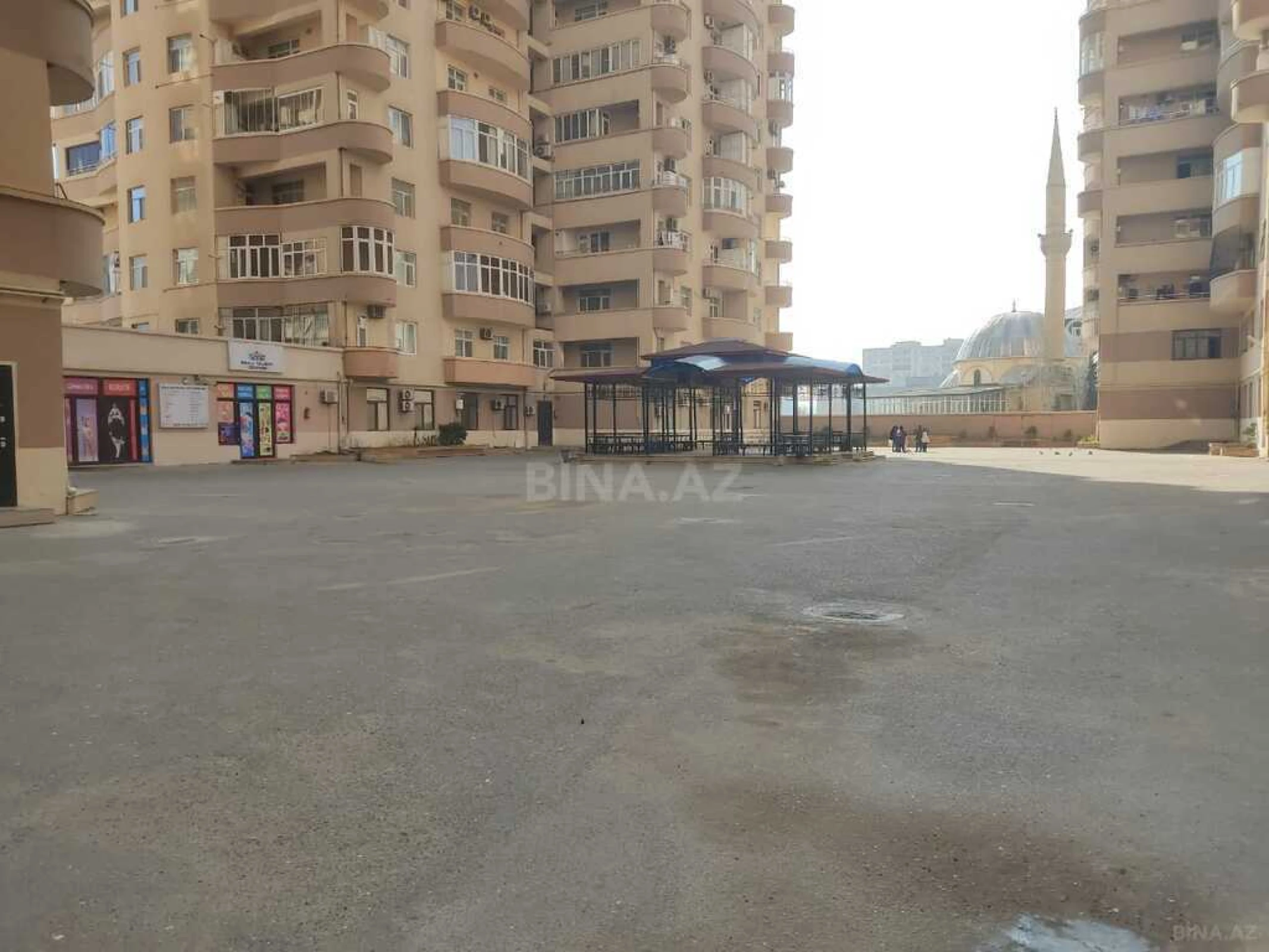 Satılır 5 otaqlı mənzil 380 m²