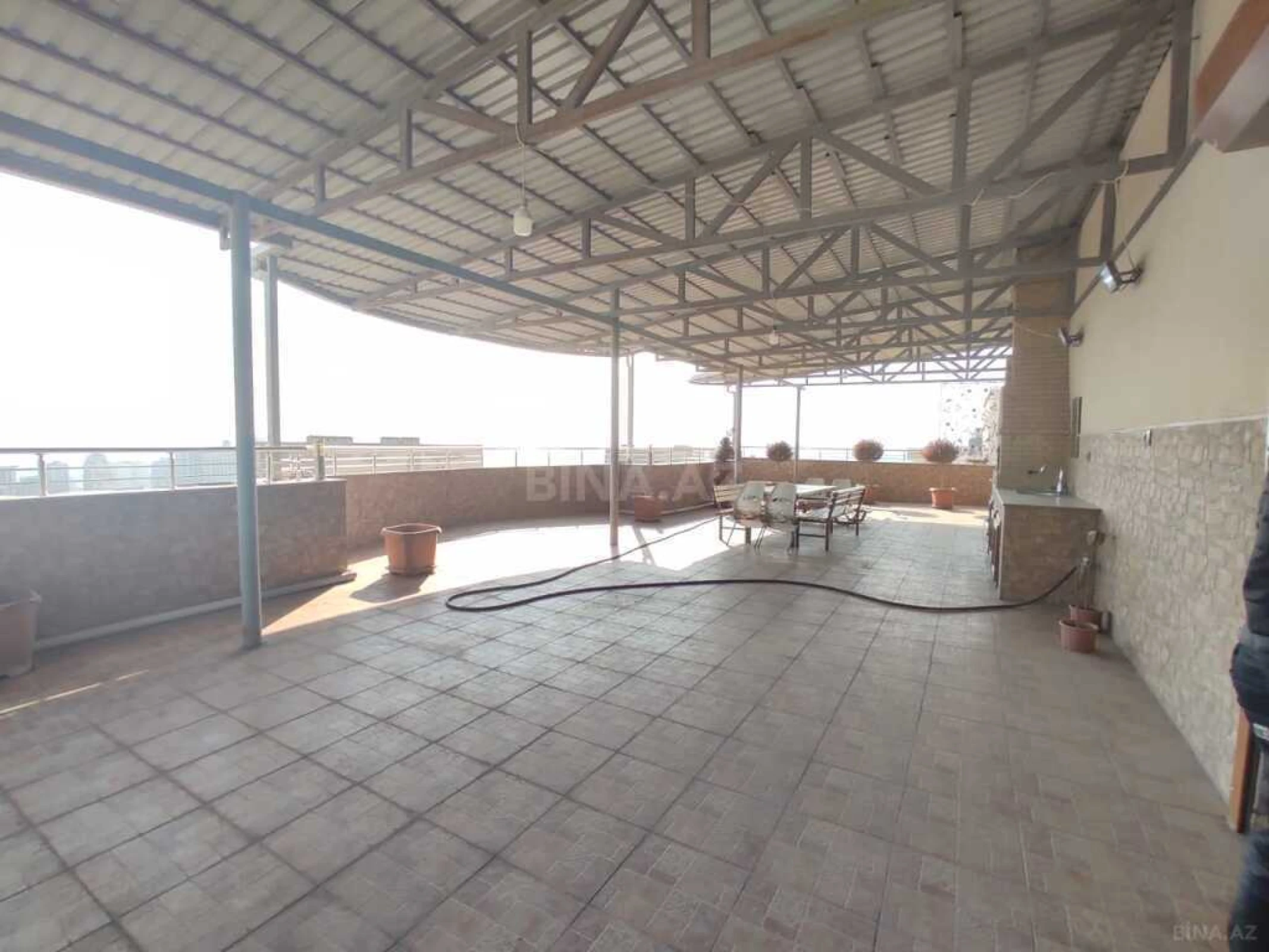 Satılır 5 otaqlı mənzil 380 m²