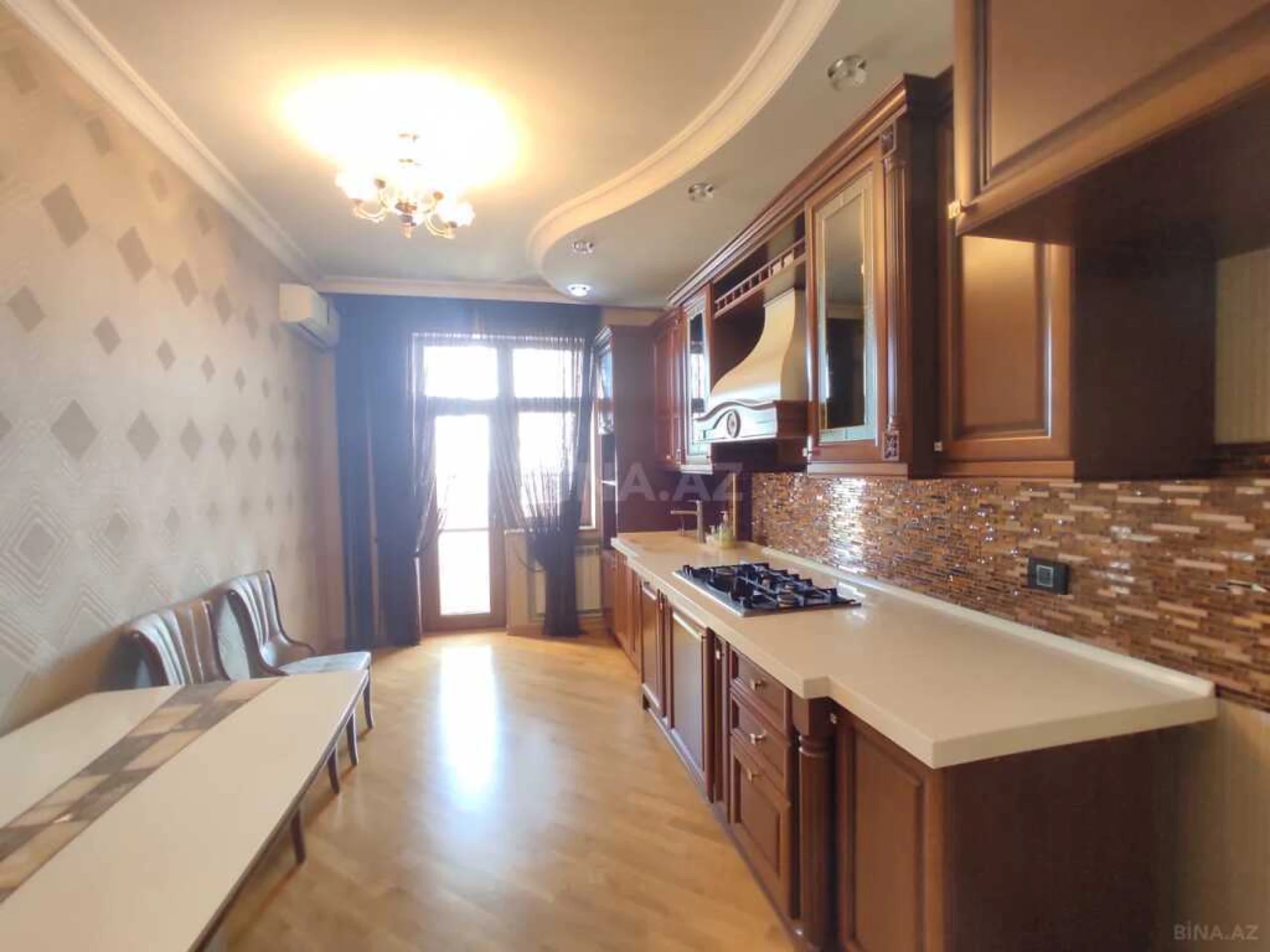 Satılır 5 otaqlı mənzil 380 m²