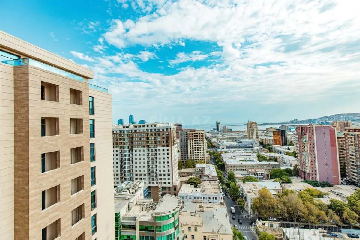 Satılır 4 otaqlı mənzil 148 m²