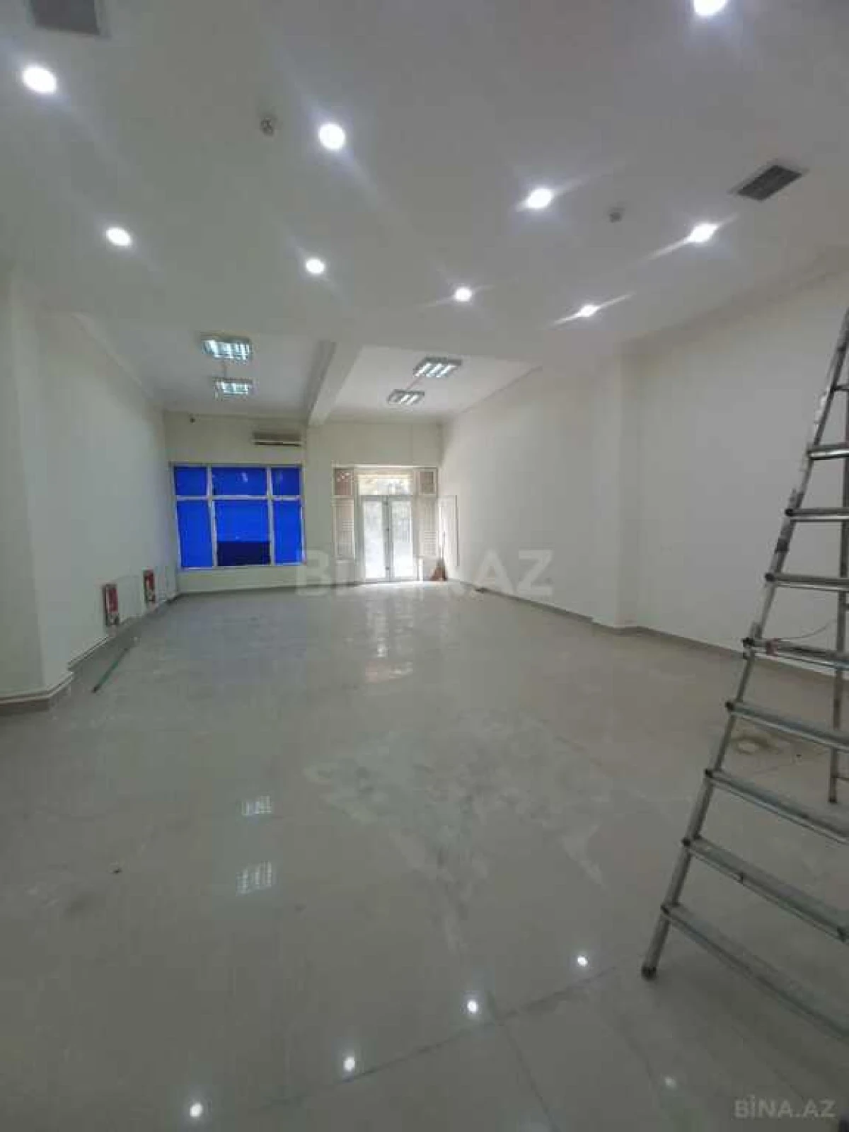 Satılır obyekt 220 m²